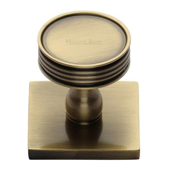 SQ4547-AT • 32 x 38 x 36mm • Antique Brass • Heritage Brass Venetian Cabinet Knob On Square Backplate