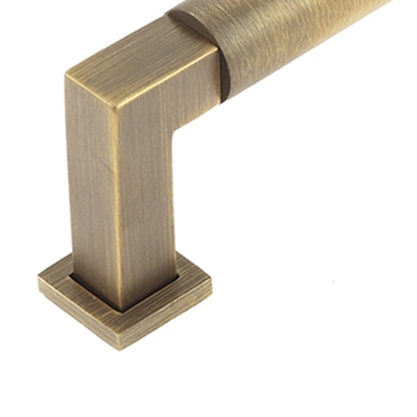 BUR310AB • 096mm c/c • Antique Brass • Burlington Westminster Cabinet Pull