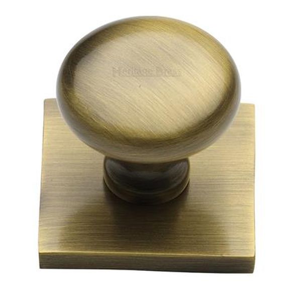 SQ113-AT • 32 x 38 x 33mm • Antique Brass • Victorian Round Cabinet Knob On Square Backplate